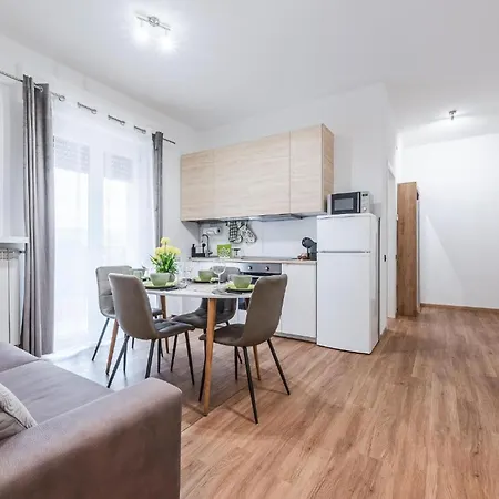 Essenza Moderna Comfort E Comodita דירה ברשה